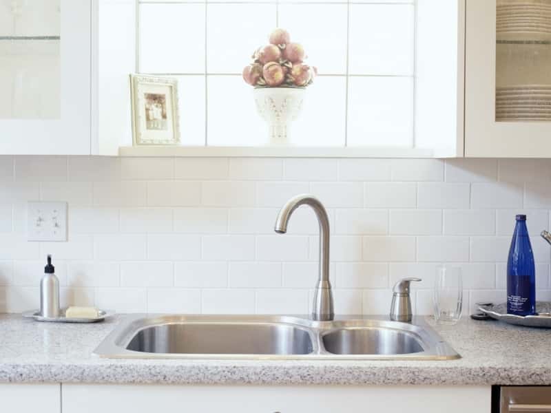 Swivel Kitchen Faucets (Everything You Need to Know!)