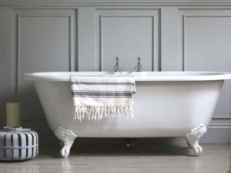 Can You Paint a Plastic Bathtub? (All You Need to Know)