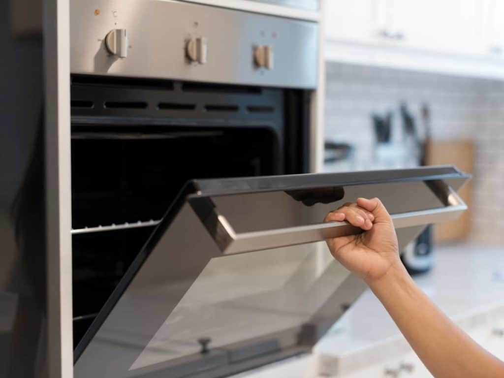 Do Ovens Turn Off Automatically? (All You Need to Know)