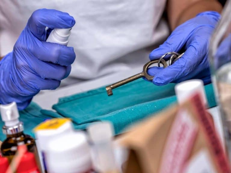 Is Wd40 Electrically Conductive? (Quick Answers)