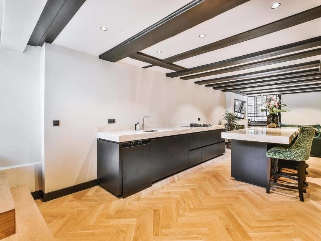 What Color Should Ceiling Beams Be? (Answered)