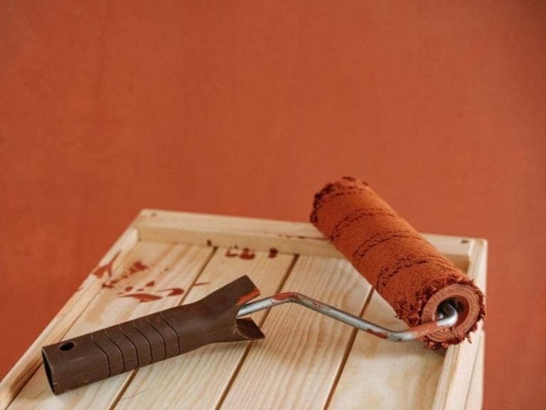 Can I Put Polyurethane Over Mineral Oil? (Quick Answers)