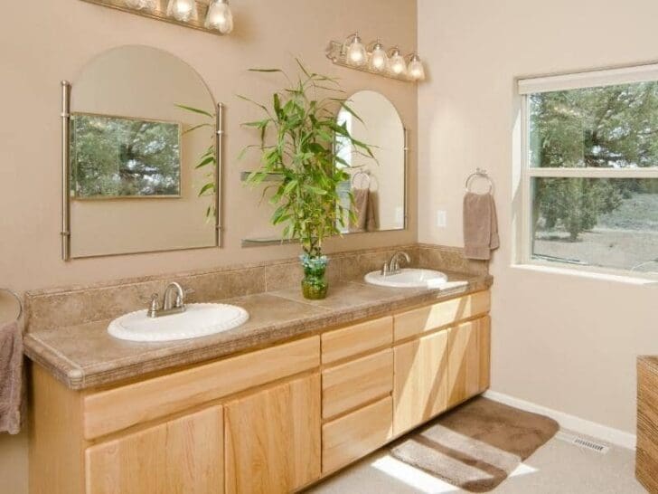 How Big Should Bathroom Vanity Mirror Be? (Explained)