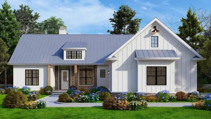 5-Bedroom Single-Story New American Home With Vaulted Rear Covered Porch (Floor Plan)