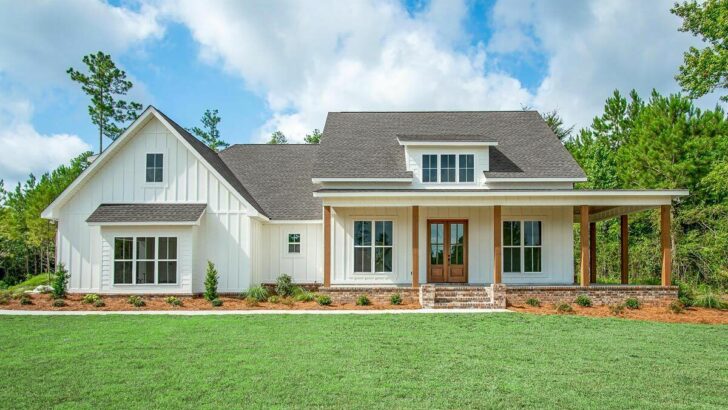 Single-Story Modern 4-Bedroom Farmhouse with L-shaped Front Porch and Master Suite Laundry (Floor Pl...