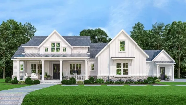 6-Bedroom 2-Story Modern Farmhouse With In-Law Suite (Floor Plan)