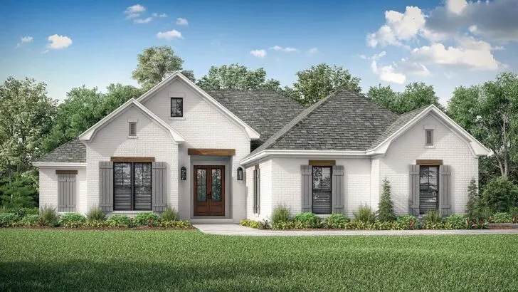 Southern-Style 3-Bedroom 1-Story House With Split Beds (Floor Plan)