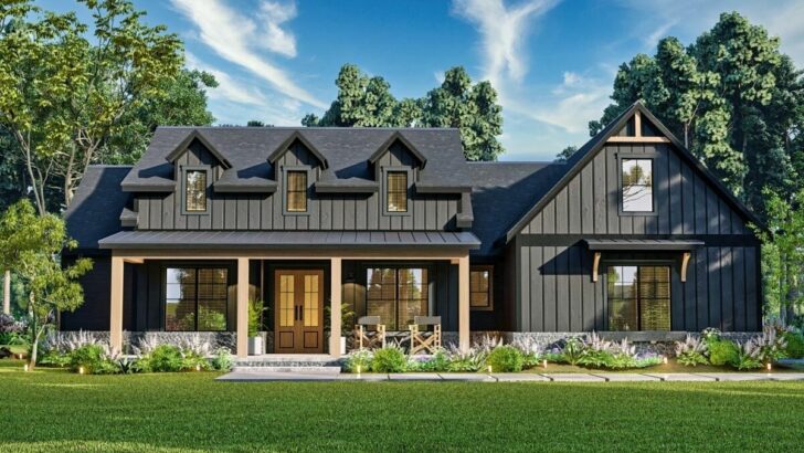 Two-Story 5-Bedroom Modern Farmhouse with Two Bonus Rooms (Floor Plan)