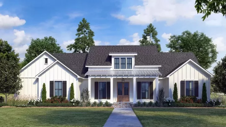 Split-Bed 4-Bedroom One-Story Modern Farmhouse with Open Living Space (Floor Plan)