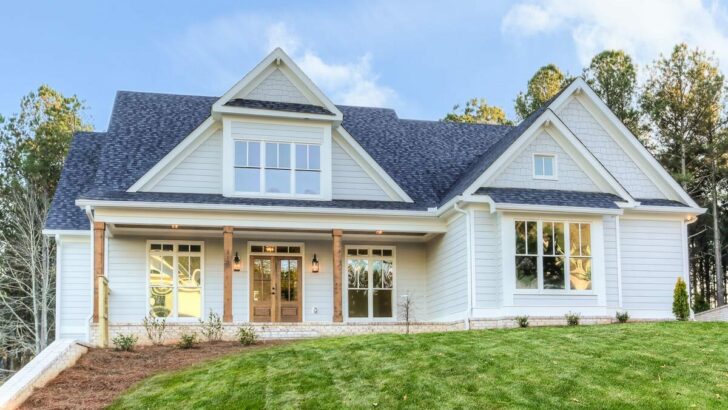 4-Bedroom 2-Story Craftsman Modern Farmhouse with Butler's Pantry (Floor Plan)