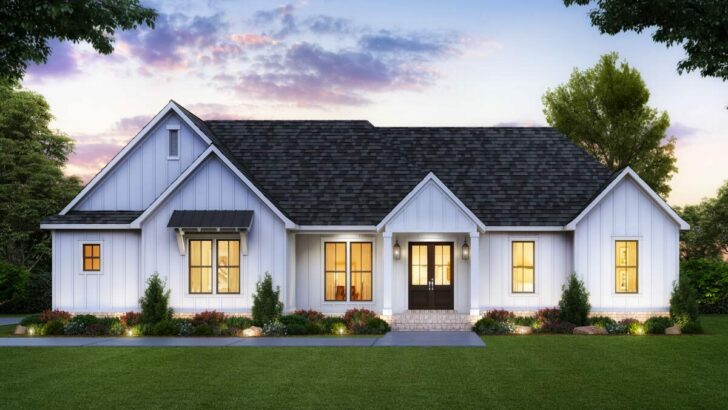 Single-Story 4-Bedroom New American Farmhouse with Outdoor Kitchen (Floor Plan)