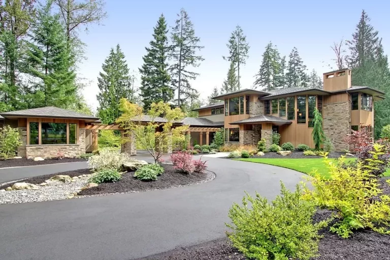 Dual-Story 4-Bedroom Northwest Home with High Ceilings (Floor Plan)