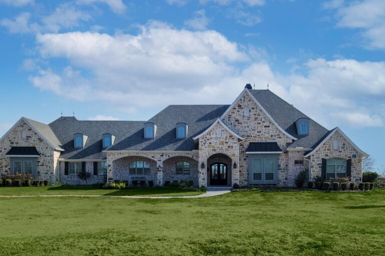 4-Bedroom 1-Story Modern Farmhouse With Spacious Side-Entry Garage (Floor Plan)