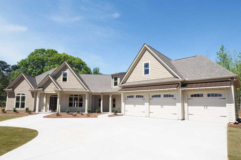 6-Bedroom 1-Story Modern Farmhouse With Bonus Room and Courtyard Garage (Floor Plan)