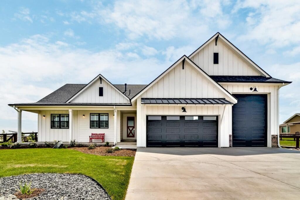 4-Bedroom Single-Level Modern Farmhouse With Expansive Rear Porch and 4-Car Garage (Floor Plan)