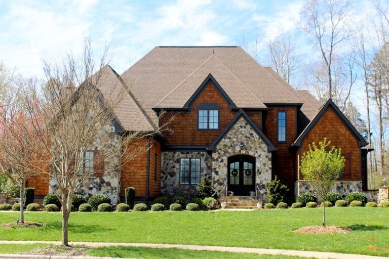 4-Bedroom 2-Story Traditional Home with First-floor Master Suite (Floor Plan)