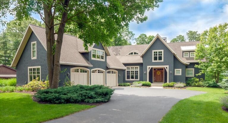 5-Bedroom 2-Story Classic Country House with Octagonal Sun Room (Floor Plan)