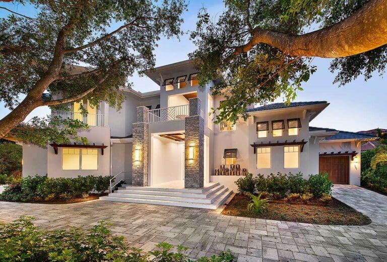 5-Bedroom Dual-Story Luxury House with Four Second Floor Balconies (Floor Plan)