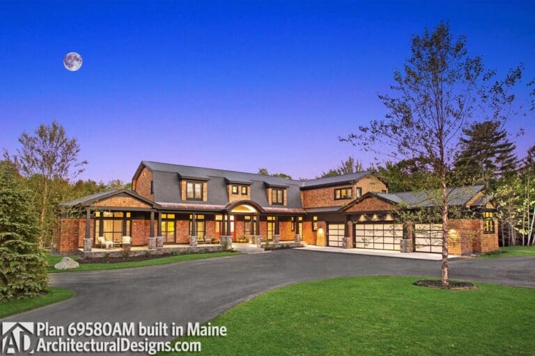 4-Bedroom 2-Story Modern Farmhouse With Courtyard Entry & 4-Car Garage (Floor Plan)