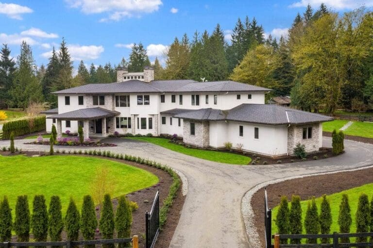 6-Bedroom 2-Story Traditional House with Dual Master Suites (Floor Plan)