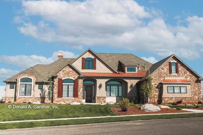 5-Bedroom 1-Story Traditional Craftsman House with Elegant Ceiling Treatments (Floor Plan)