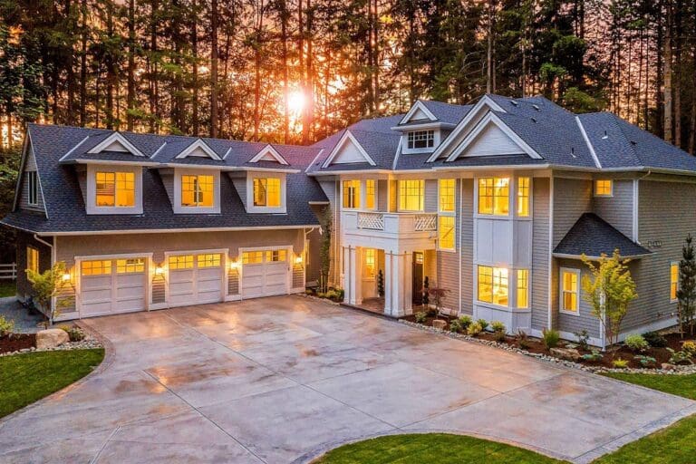 5-Bedroom 2-Story Modern Farmhouse with Courtyard Entry and Expansive Outdoor Living (Floor Plan)