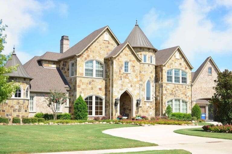 4-Bedroom 2-Story Luxury Home with 4 Garage Bays (Floor Plan)