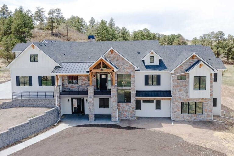 4-Bedroom Modern Farmhouse with Loft, Study, and Expansive Outdoor Spaces (Floor Plan)